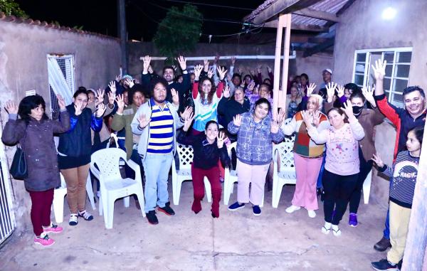 Pré-candidatos Michela Dutra e Rhiad fazem reunião política com comunidade indígena