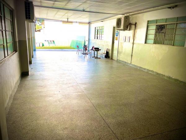 Prefeitura faz a troca do piso da escola municipal Mariza Ferzelli    