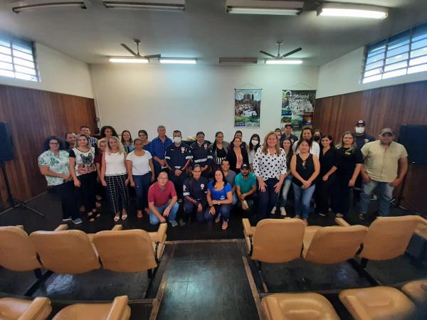 Juliana de Figueiredo apresenta equipe de trabalho na saúde    