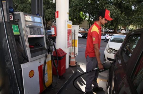 Efeito da queda do ICMS na gasolina e etanol deve chegar aos consumidores esta semana
