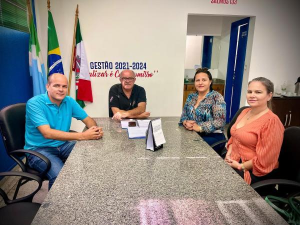 Prefeito, vereador e coordenadoras debateram estratégias para a educação
