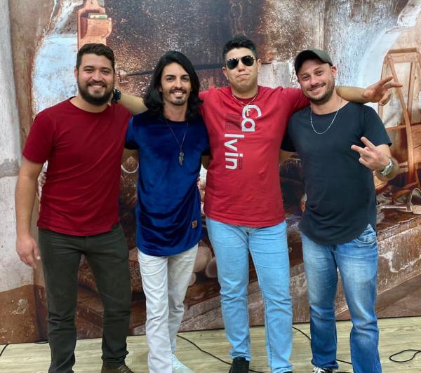 Cantor Leydione participou do programa de TV Show da Terra 