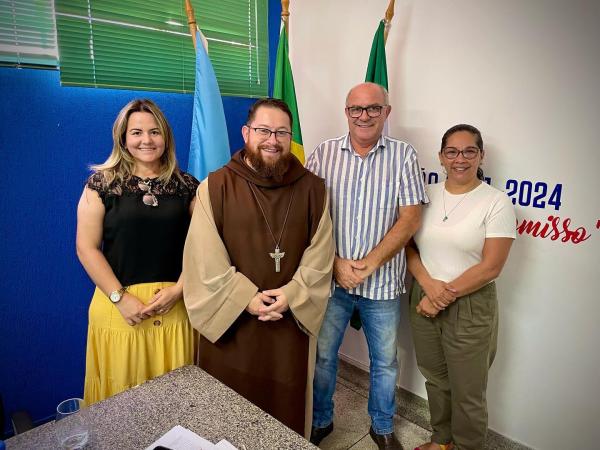Prefeito Réus Fornari recebeu frei Marcus Vinícius    