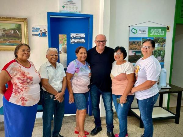 Prefeito Réus Fornari recebeu servidores aposentados 