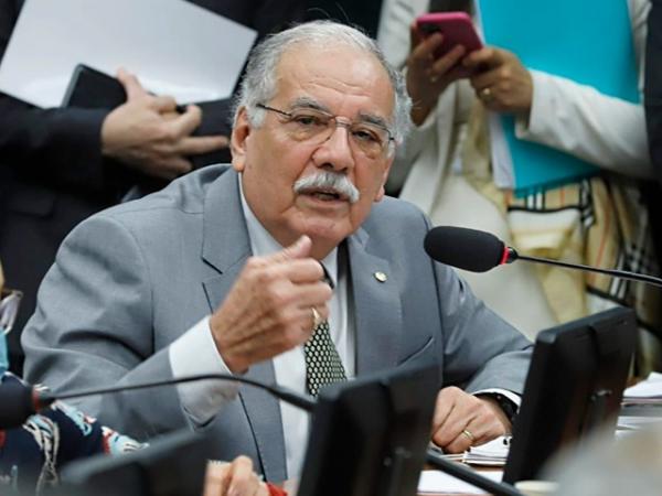 Moraes envia à PGR pedido para suspender posse de deputados