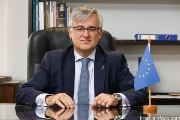 Embaixador da União Europeia compartilha crítica a Lula