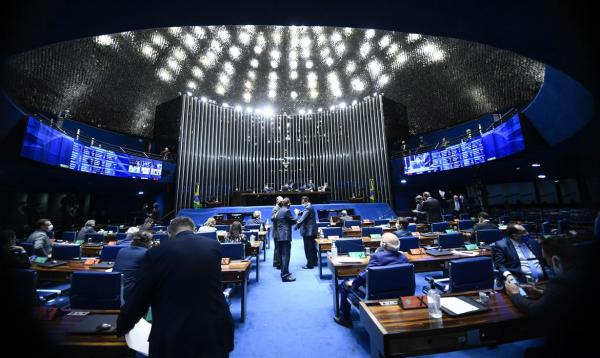 Senadores definem que vão trabalhar só 3 dias por semana