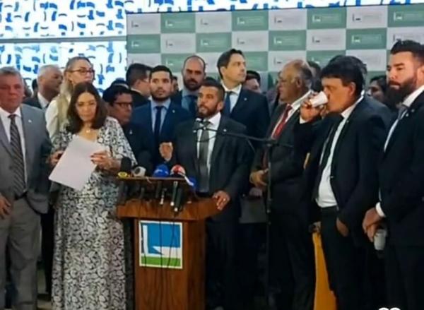 Pedido de impeachment contra Lula é protocolado na Câmara