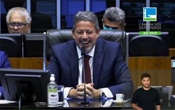 Governo virou minoria na Câmara, e Arthur Lira reina como nunca