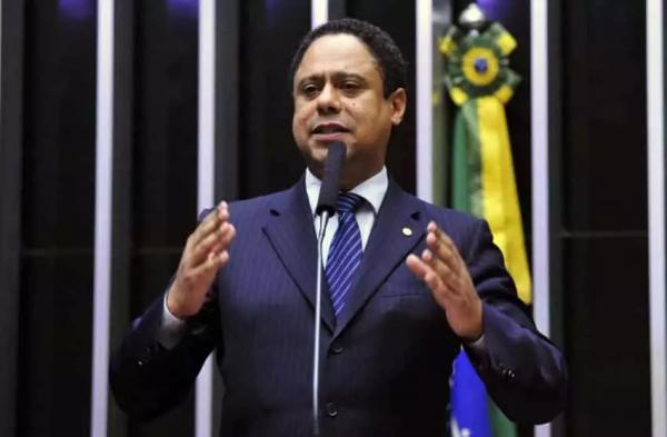 ‘Projeto fake news’ na Câmara é obra de partido adorador de tiranias