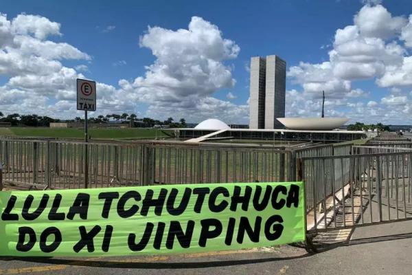 Movimento chama Lula de ‘tchutchuca do Xi Jinping’
