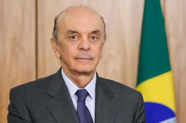 José Serra quer tirar sistema eleitoral da Constituição 
