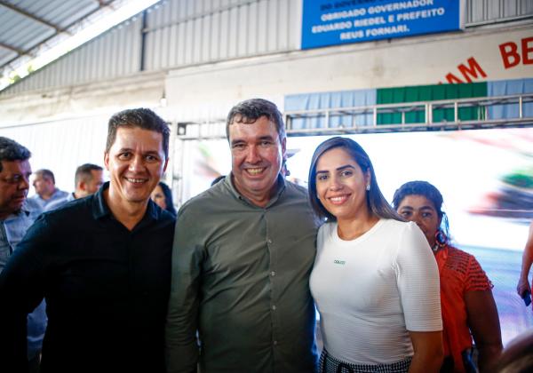 Governador Eduardo Riedel garante para breve o asfalto do Jardim Semíramis    
