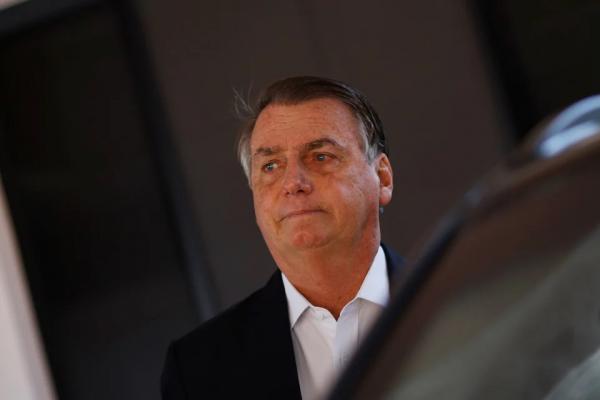 Ministro do TSE libera ação que pode deixar Bolsonaro inelegível