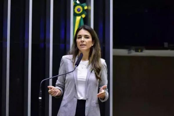 Deputada repudia PT por querer TV