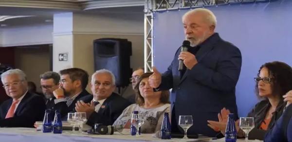 Deputados protocolam pedido de impeachment contra Lula