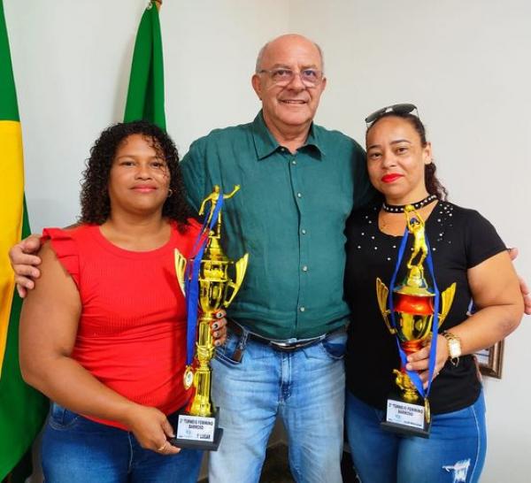 Prefeito Réus recepecionou atletas do Galáticos Feminino
