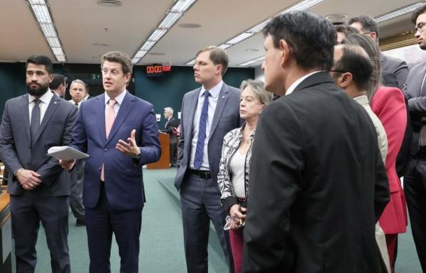 Governo esvazia CPI do MST e surpreende deputados