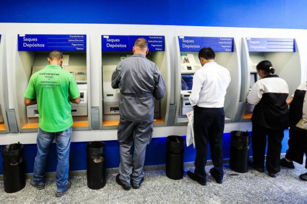 Caixa antecipa para sábado 2ª fase de saques do FGTS
