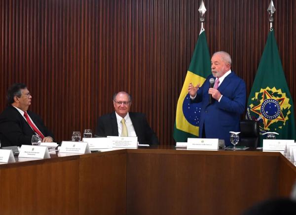 Lula desmente ‘Folha’ e nega irritação com Flávio Dino