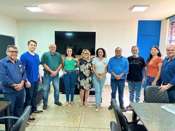 Prefeito Réus reuniu-se com a equipe do Encontro de Economia Criativa   