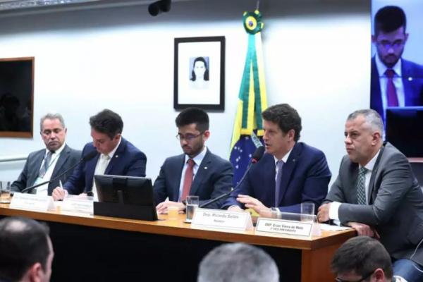 Oposição retoma maioria da CPI do MST