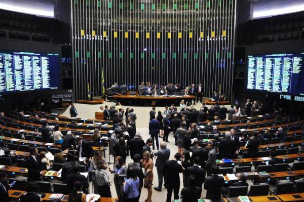 Partidos querem usar dinheiro público para pagar multas 