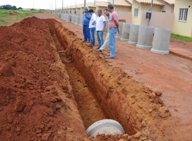 Investimentos em drenagem e pavimentação beneficiam a construção de moradias populares
