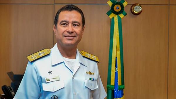 Militares saem em defesa de almirante delatado por Mauro Cid