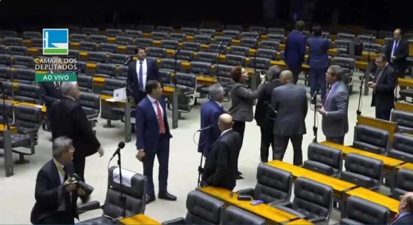 Zambelli e Lindbergh batem boca em plenário