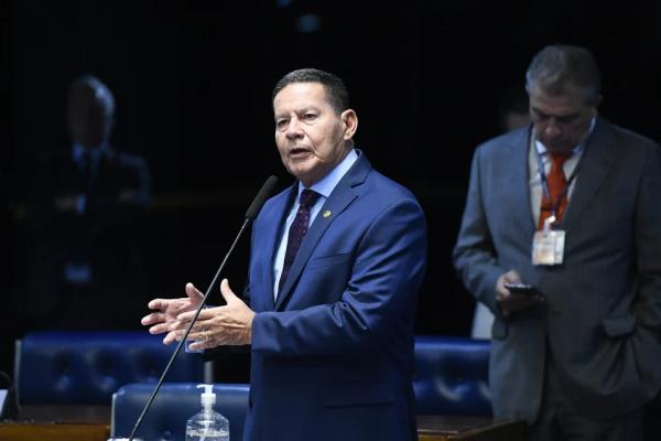 Projeto de Mourão anistia condenados por atos no 8 de janeiro