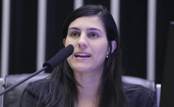 Deputados de extrema esquerda obstruem votação de projeto anti-aborto