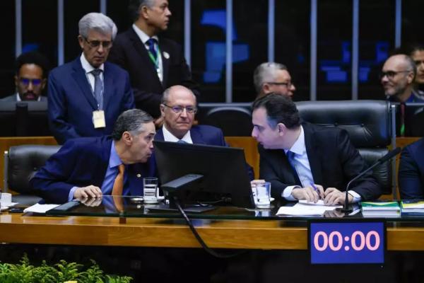 Senadores reagem à aproximação de Barroso: ‘vamos impor os limites’