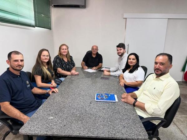 Prefeito Réus garante repasse do piso salarial aos profissionais da saúde