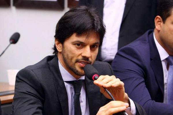 elator diz que tratou de caixa 2 com deputado “Garanhão”