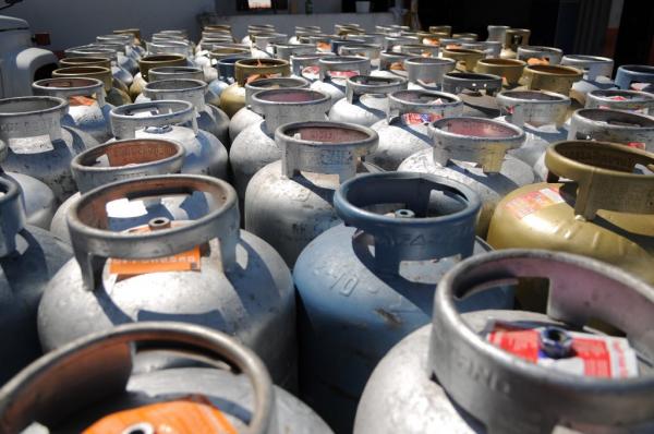 Gás de cozinha supera recorde histórico de preço em 71 cidades