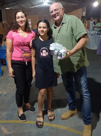 Prefeito Réus prestigiou entrega dos novos uniformes do Instituto Mirim 