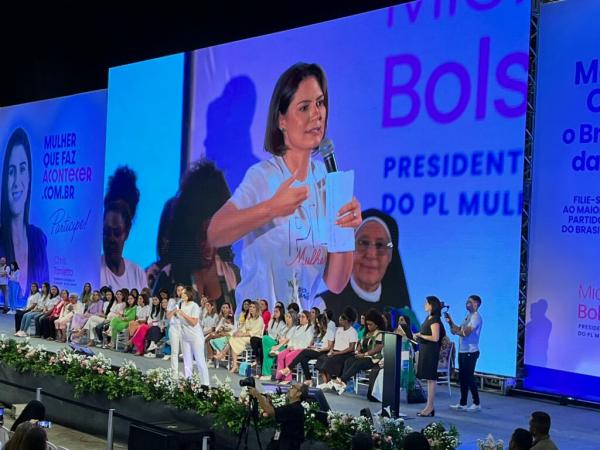 Michelle sobre Lula: ‘Esse governo trata as mulheres como produto’