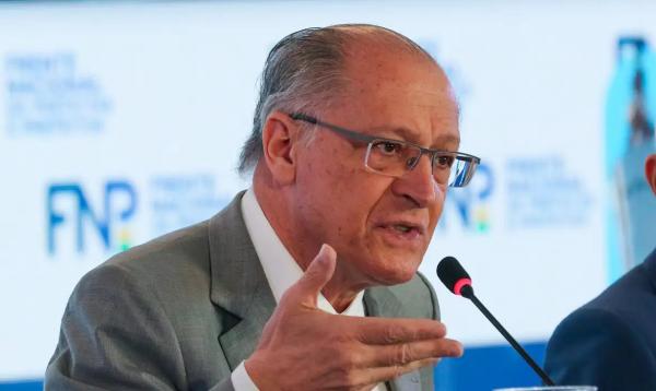 Alckmin critica competitividade do Brasil e cita reforma tributária