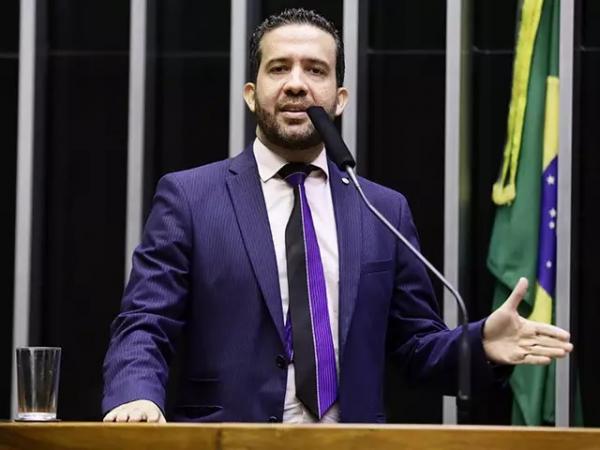 Fux abre inquérito sobre rachadinha de Janones