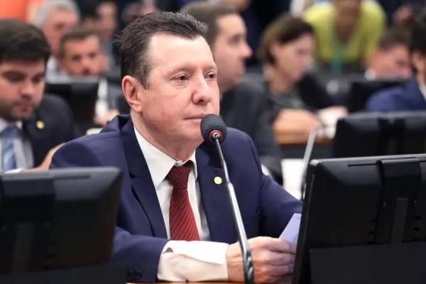 Vice-líder do governo avisa: se Pacheco não devolver MP, a Câmara vai derrubar