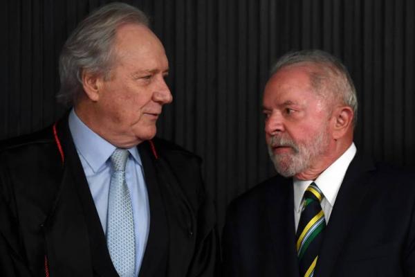 Com Lewandowski na Justiça, Lula repete Sarney