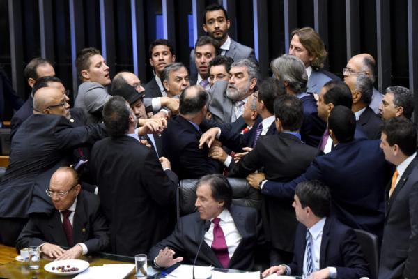 Congresso enfrenta Lula mais do que enfrentou Bolsonaro