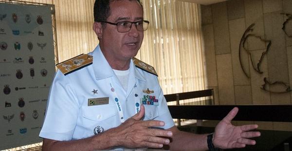 Ex-comandante da Marinha sugere que ação da PF foi política