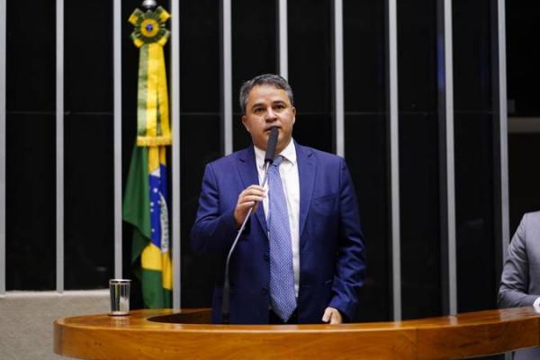 Legalização das drogas não é assunto para tribunais, diz Efraim Filho
