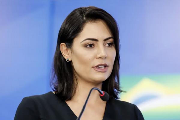 Sumiço de móveis: MIchele irá acionar a justiça contra lula