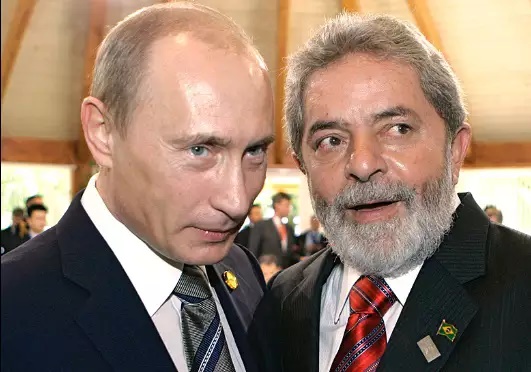 Lula trabalha para Putin vir ao Brasil sem ser preso