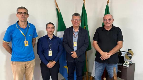 Prefeito Réus Fornari recebeu superintendente dos Correios 