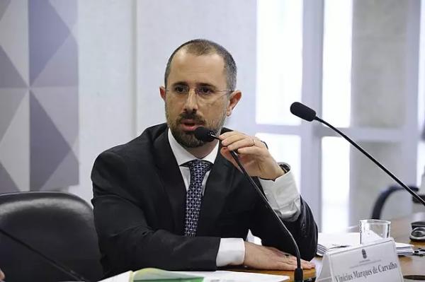 Contrato com Odebrecht complica ministro da CGU