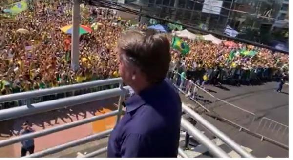 Lula é chamado de ladrão em evento com Bolsonaro